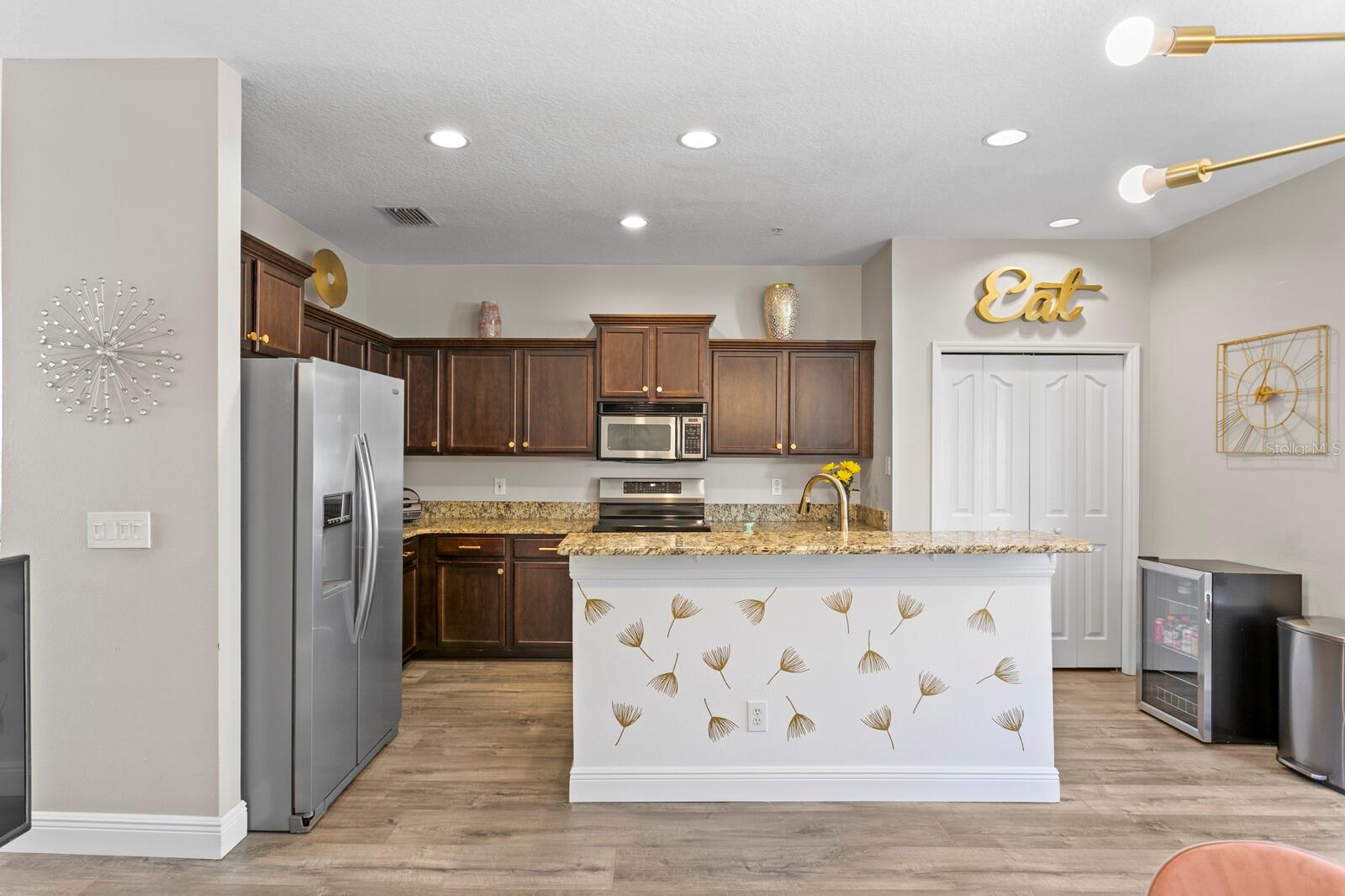 BAYSHORE POINTE TOWNHOMES - Residential