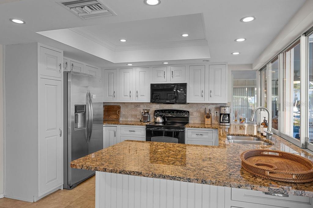 COUNTRY CLUB SHORES - Residential