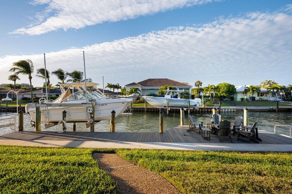 COUNTRY CLUB SHORES - Residential