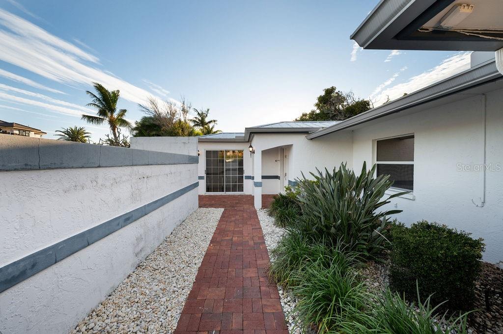 COUNTRY CLUB SHORES - Residential