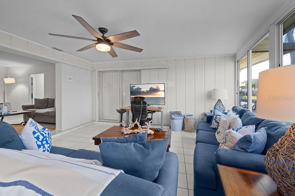 COUNTRY CLUB SHORES - Residential