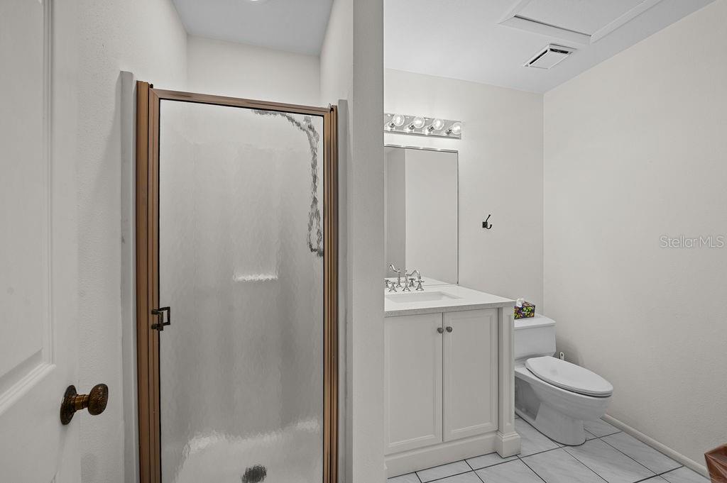 COUNTRY CLUB SHORES - Residential