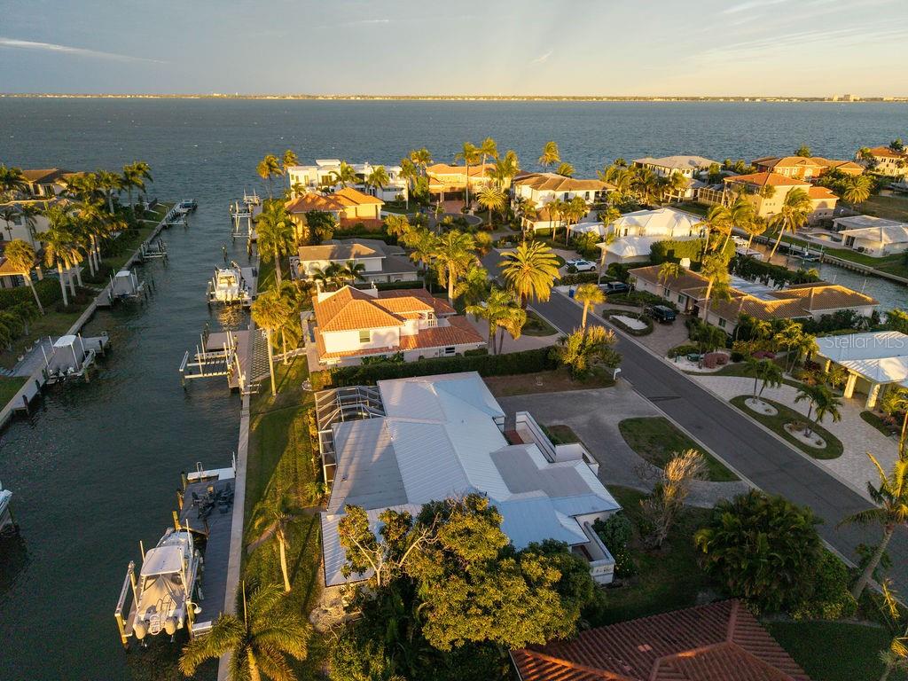 COUNTRY CLUB SHORES - Residential