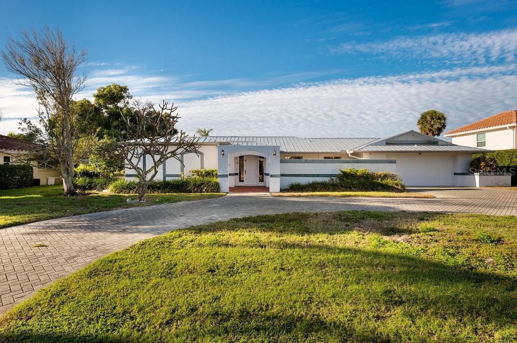 Photo of 561 Birdie Lane, Longboat Key, FL 34228 (MLS # A4687002)