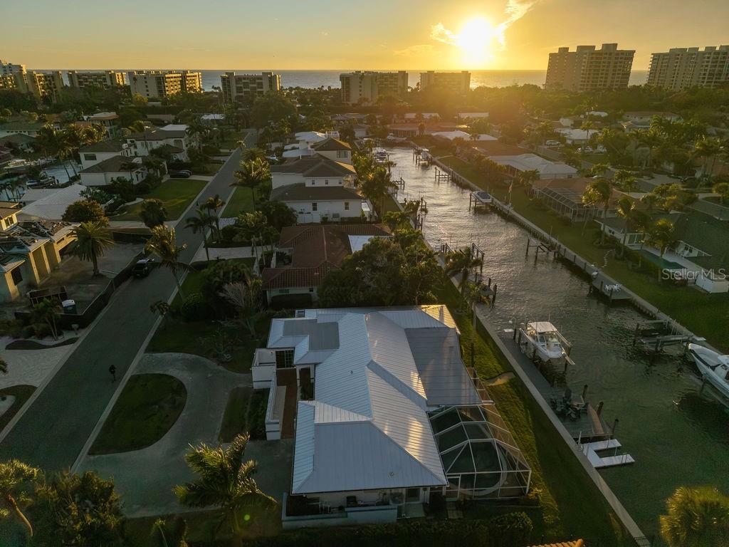 COUNTRY CLUB SHORES - Residential