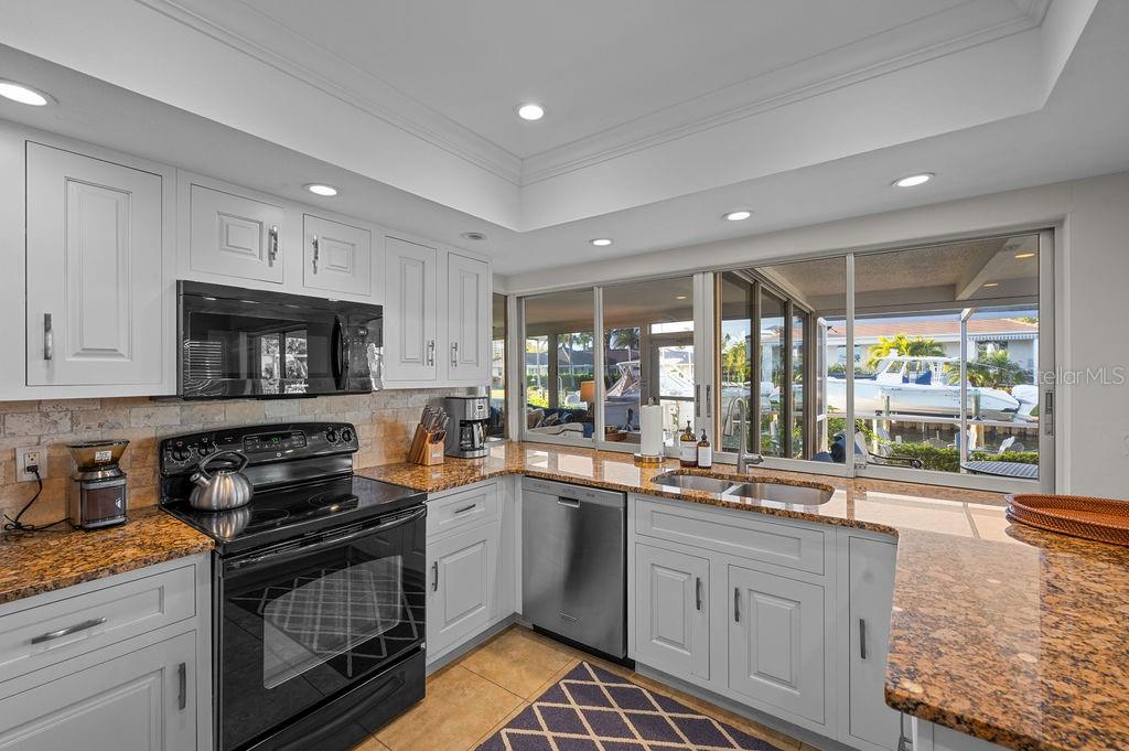 COUNTRY CLUB SHORES - Residential