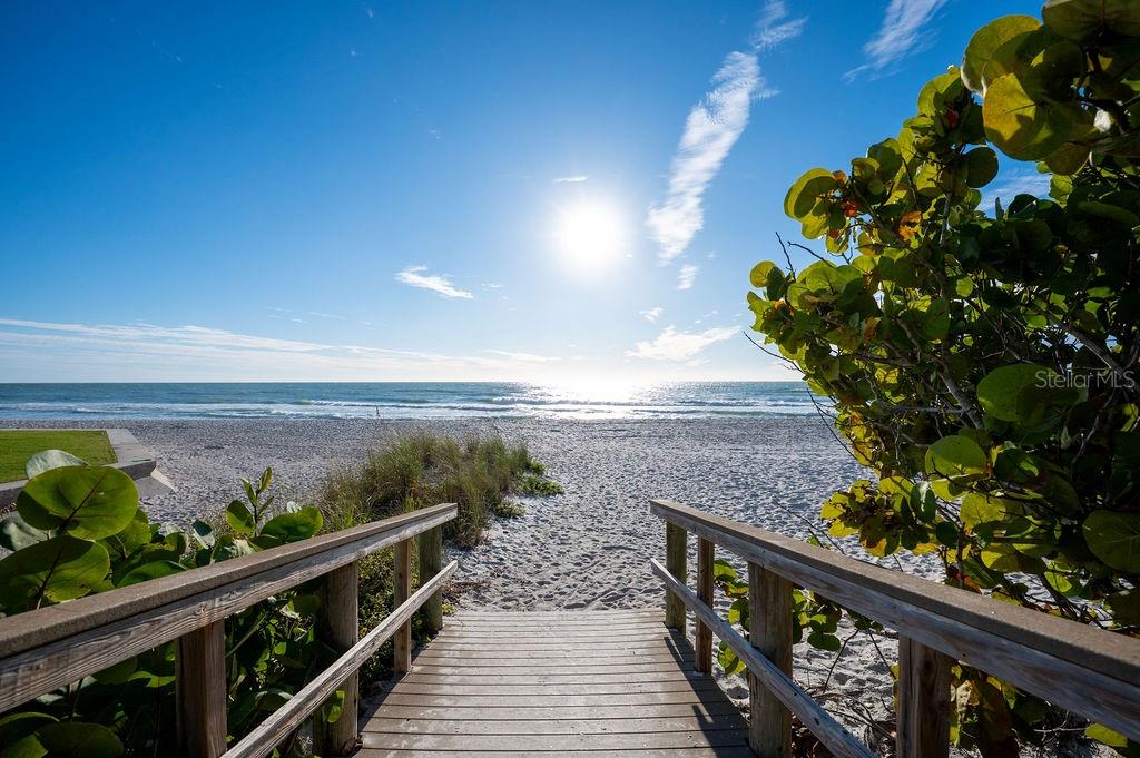 COUNTRY CLUB SHORES - Residential