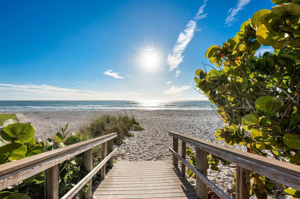 COUNTRY CLUB SHORES - Residential