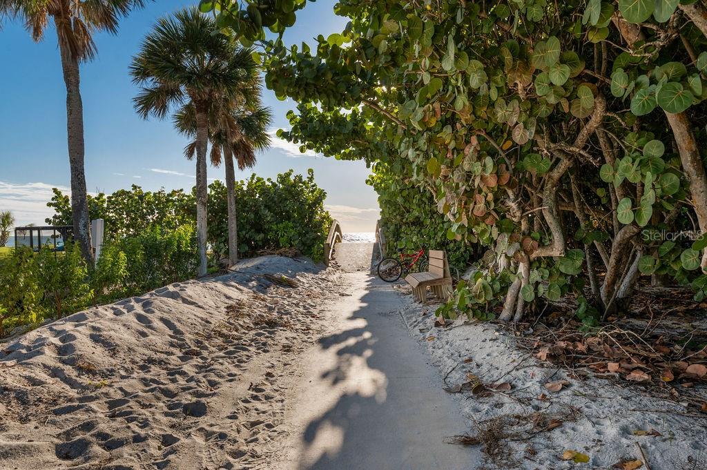 COUNTRY CLUB SHORES - Residential