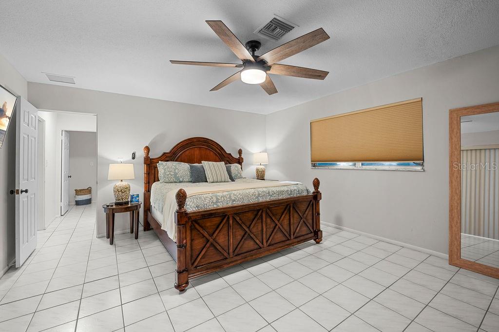 COUNTRY CLUB SHORES - Residential