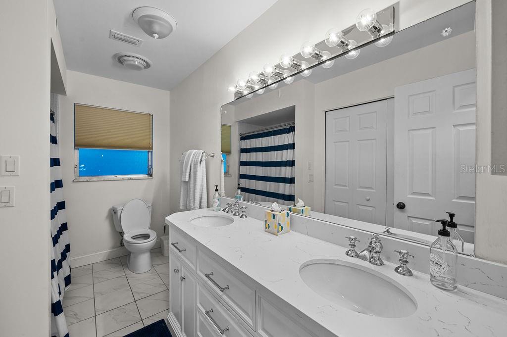 COUNTRY CLUB SHORES - Residential