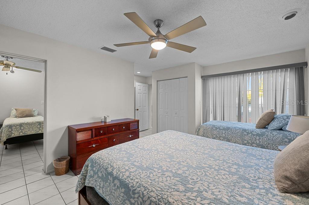 COUNTRY CLUB SHORES - Residential