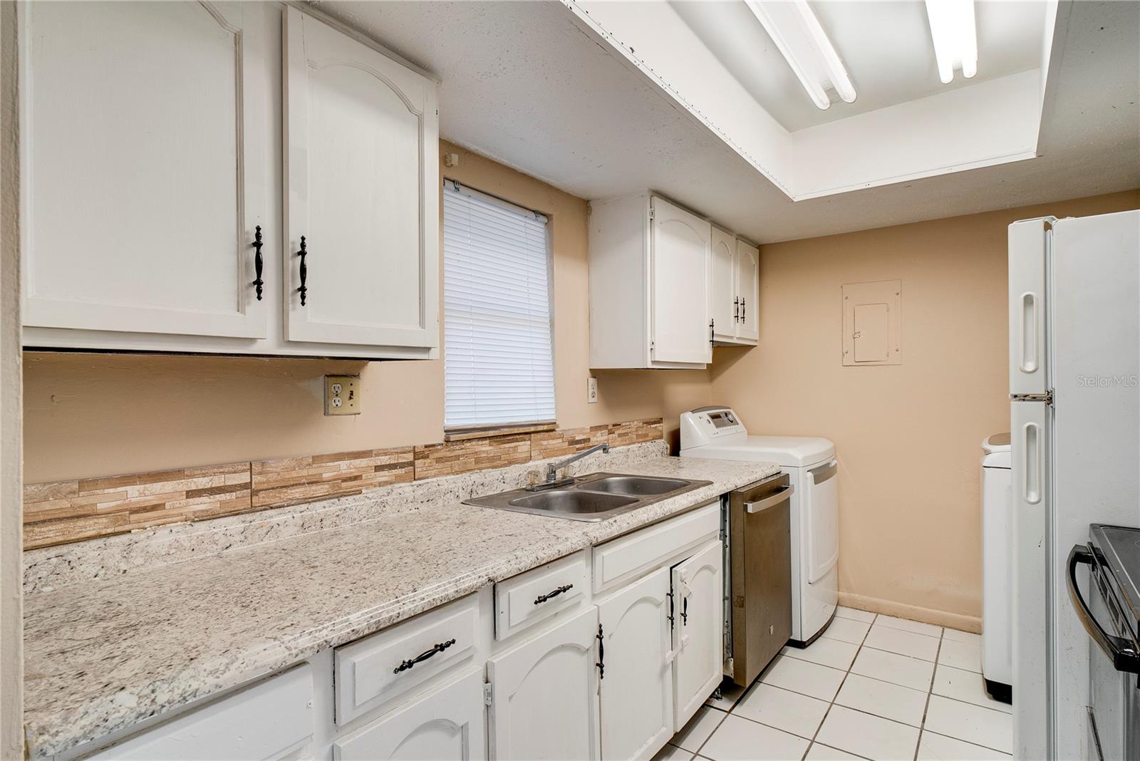 2512 LEMON TREE LANE C