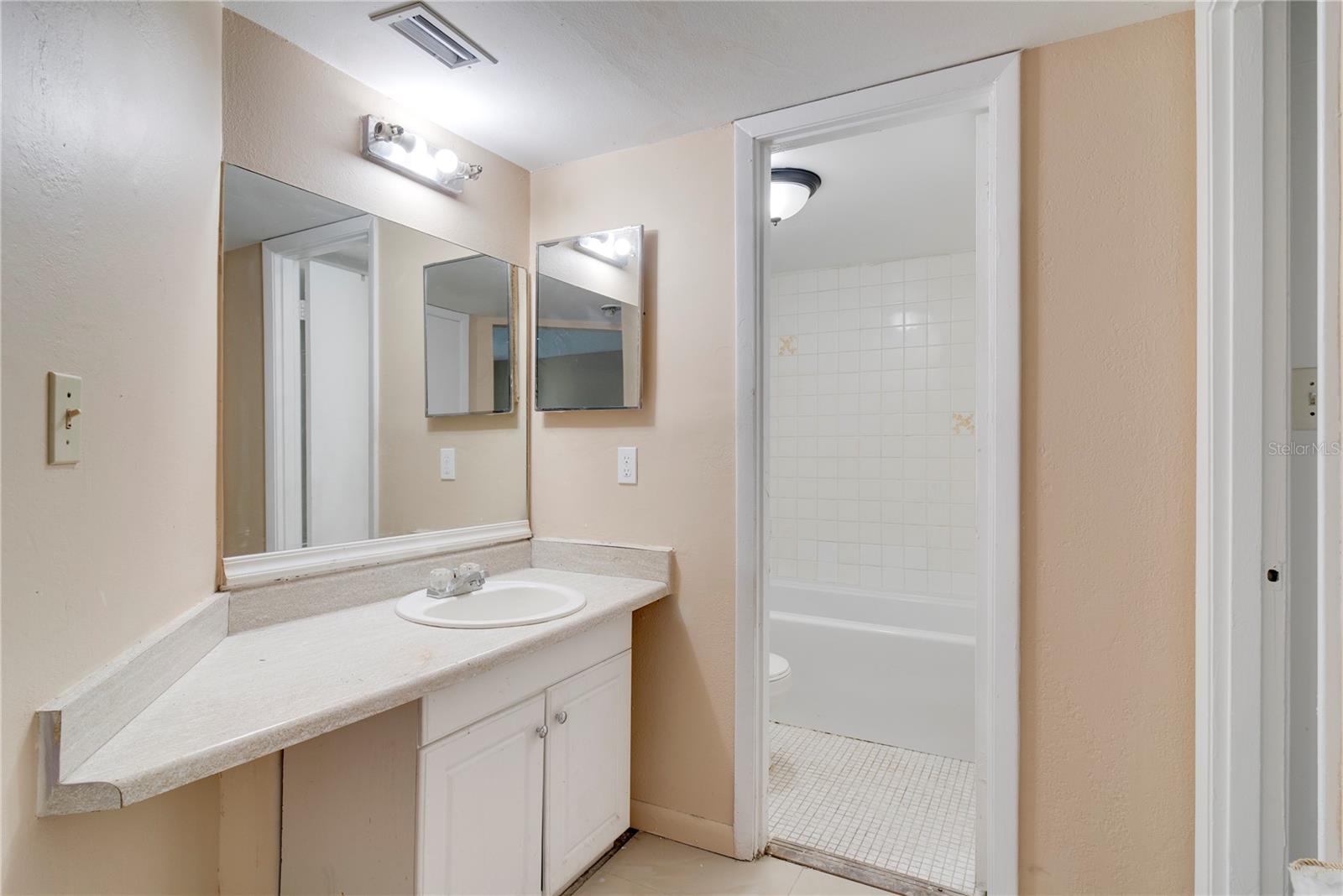 LEMON TREE CONDO SEC 01 - Residential