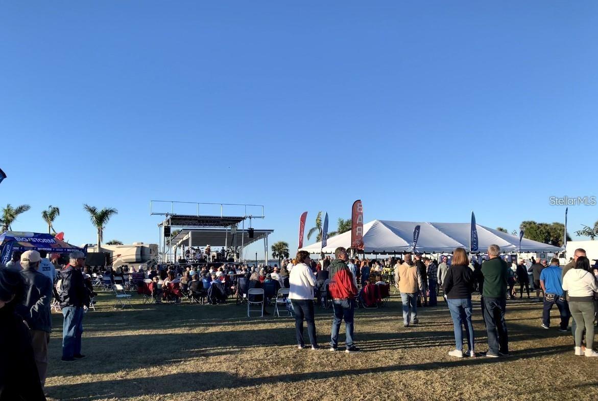 LT F - Commercial Sale