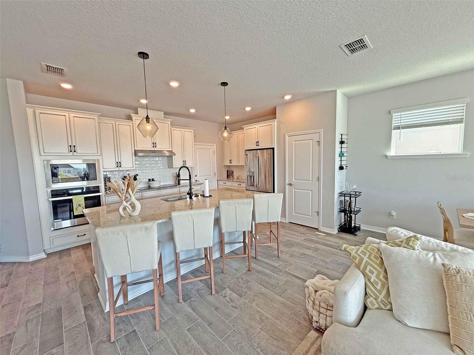 JOHNS LAKE LNDG PH 4 - Residential