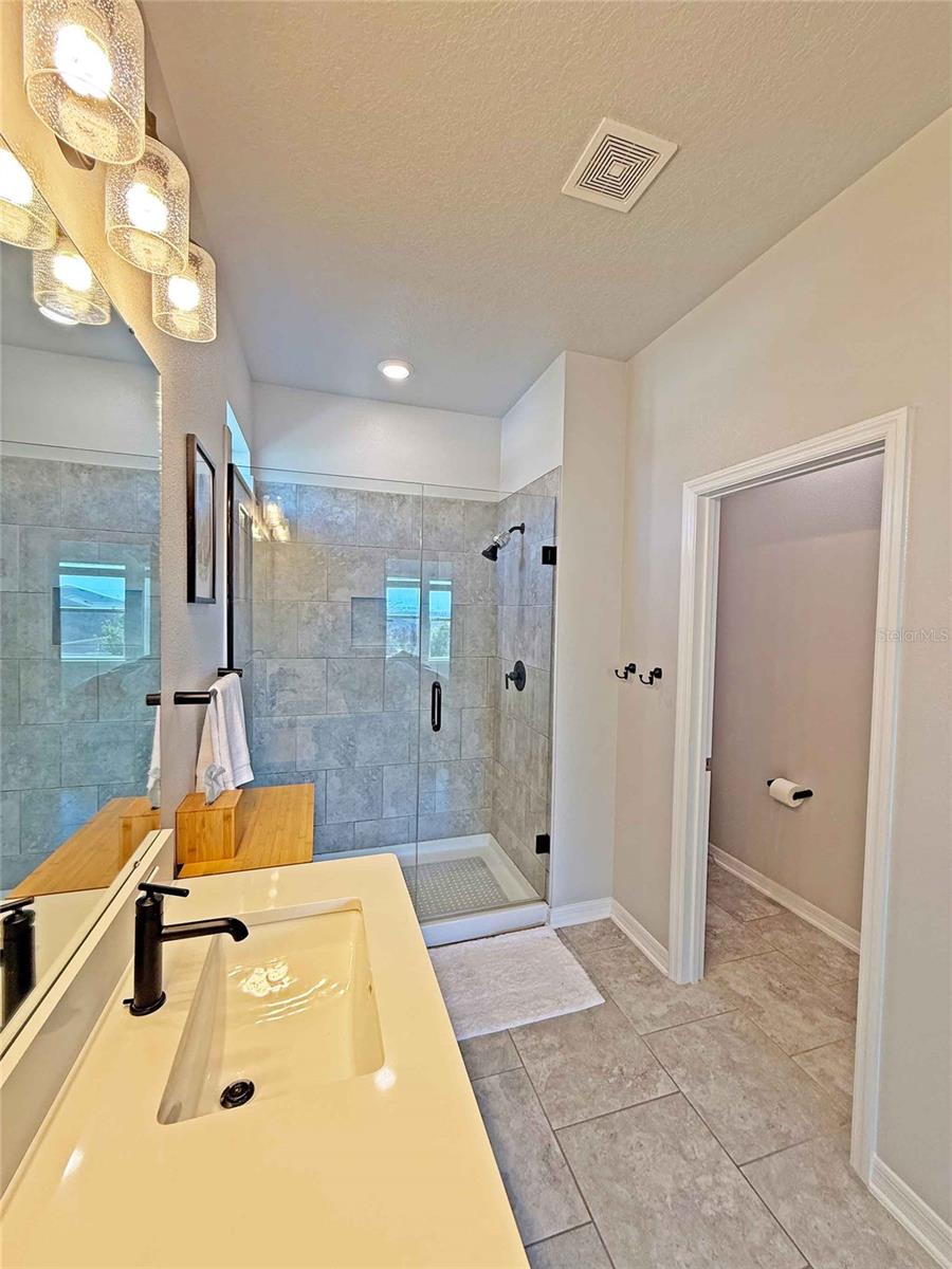 JOHNS LAKE LNDG PH 4 - Residential