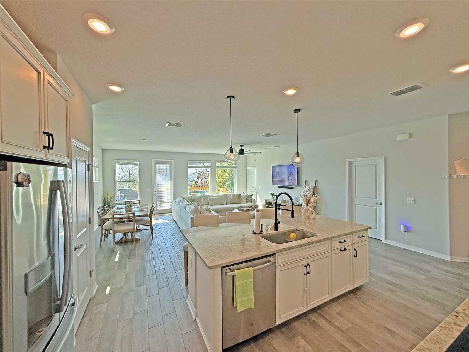 JOHNS LAKE LNDG PH 4 - Residential