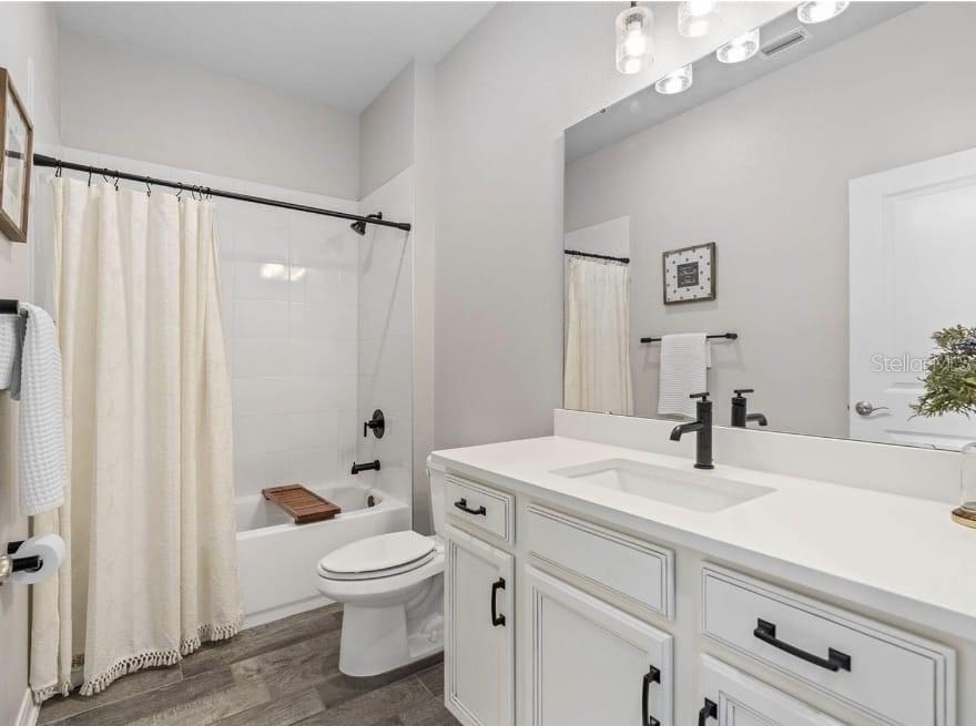 JOHNS LAKE LNDG PH 4 - Residential