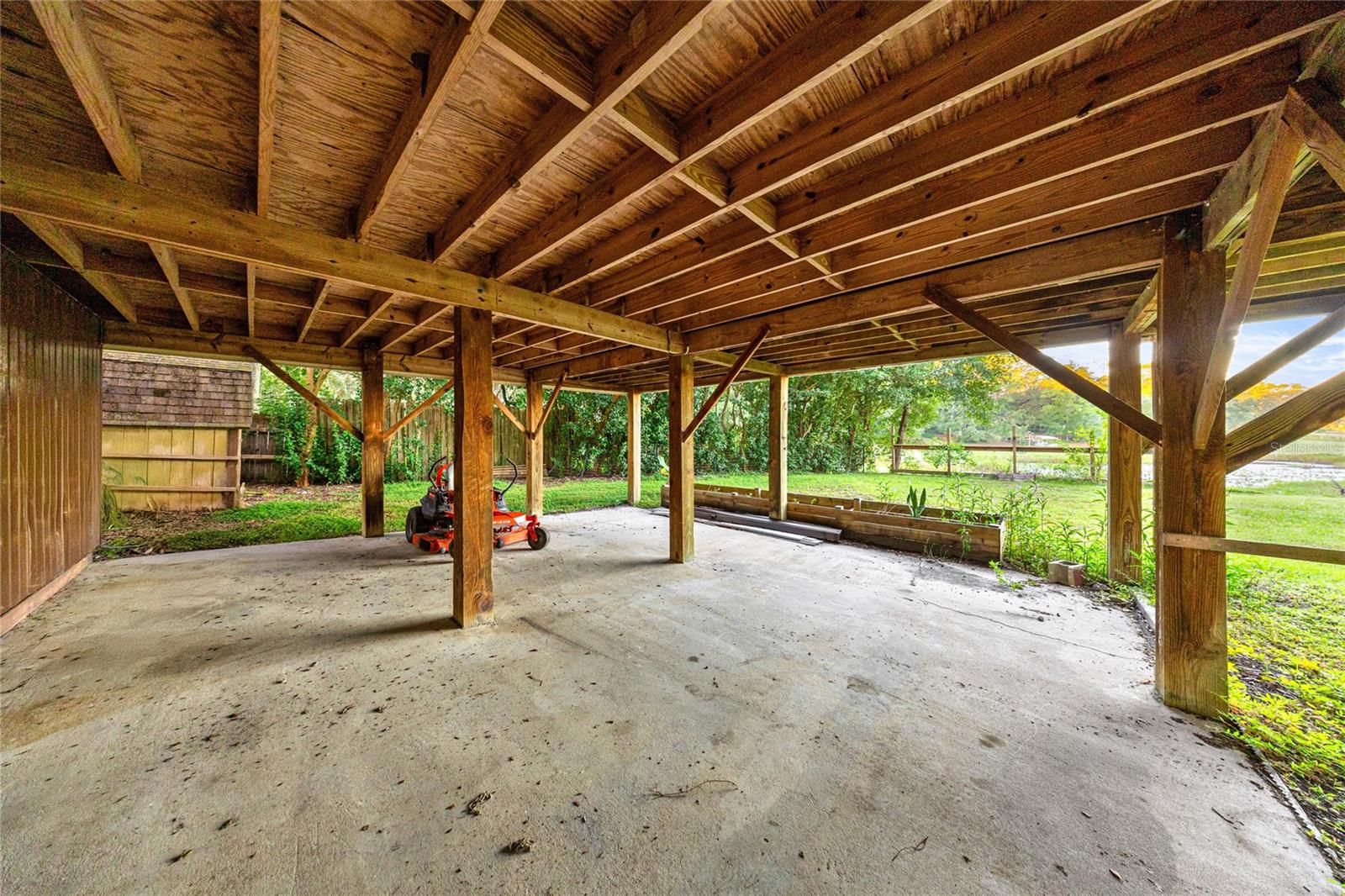 WOODS LAKE - Residential