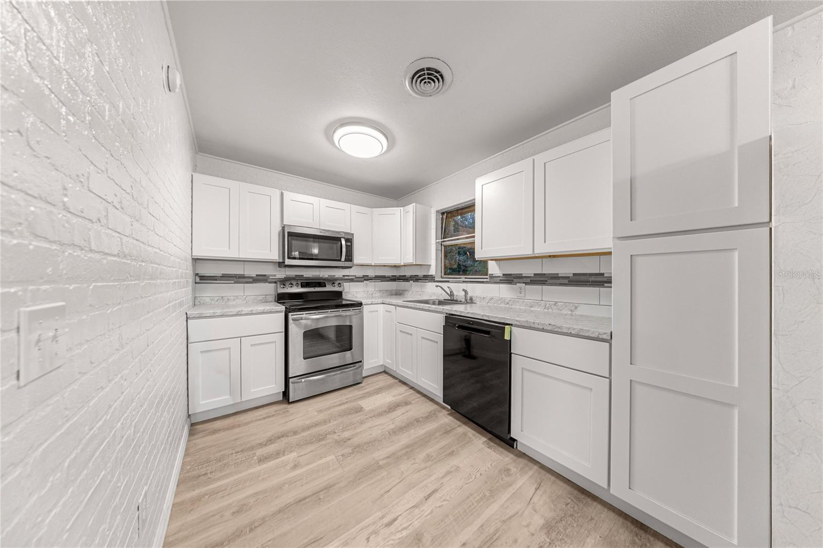 WOODS LAKE - Residential