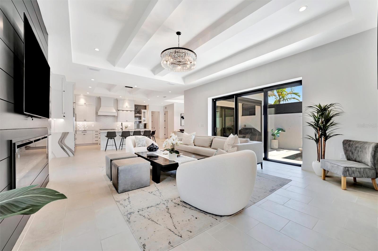 AQUA LAGOON - Residential Lease