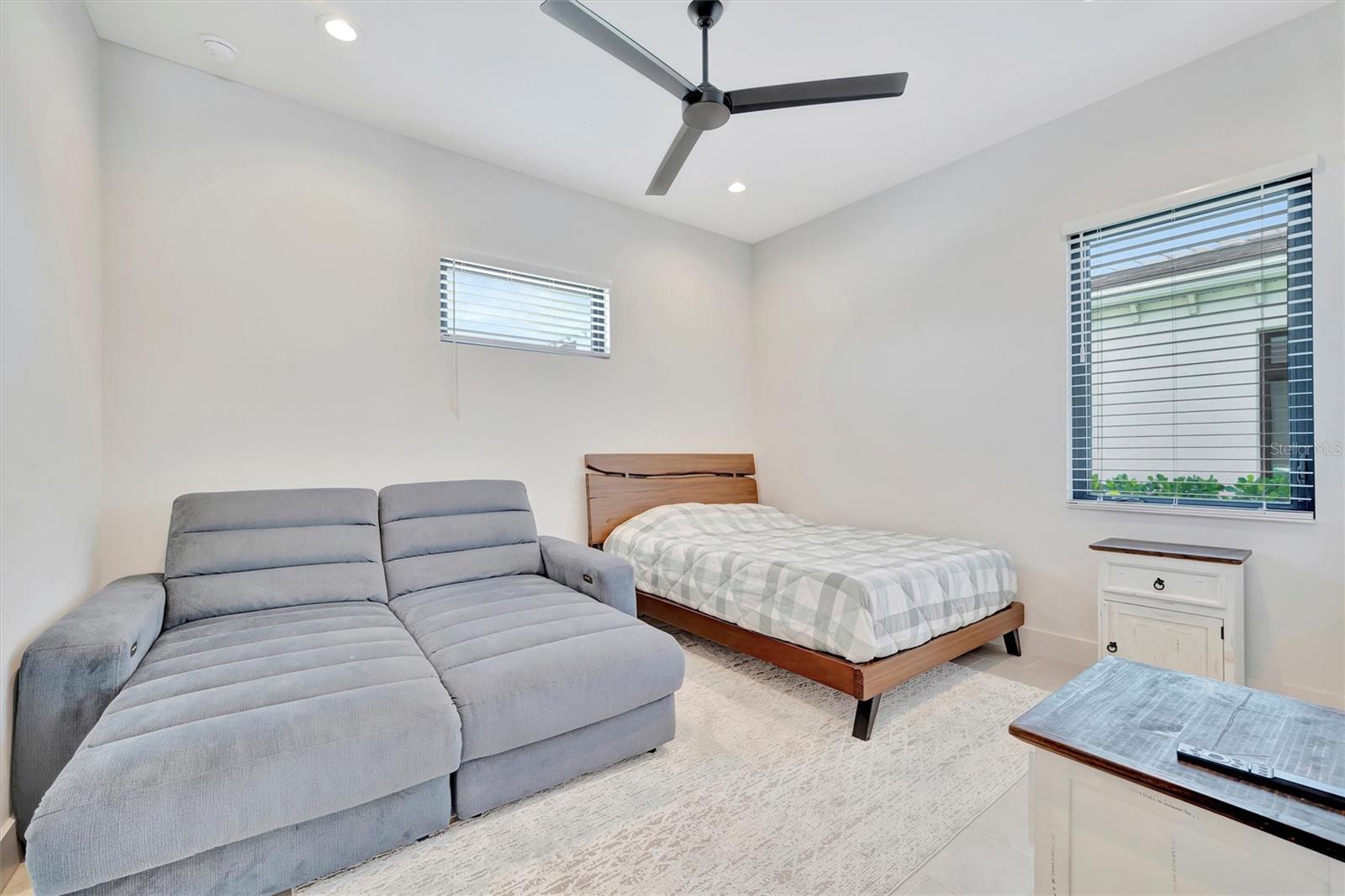 AQUA LAGOON - Residential Lease
