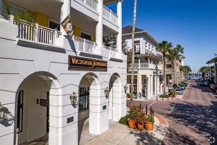 1631 LAKEMONT AVENUE