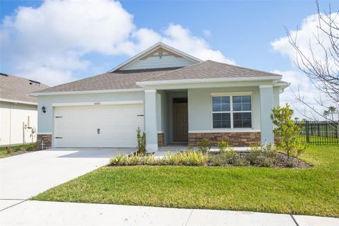 A home in LAKELAND