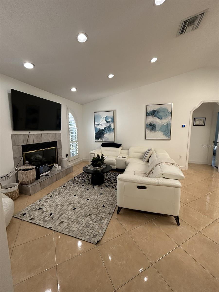 CANOE CREEK WOODS UNIT 10 - Residential Lease