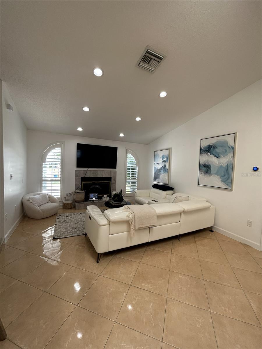 CANOE CREEK WOODS UNIT 10 - Residential Lease