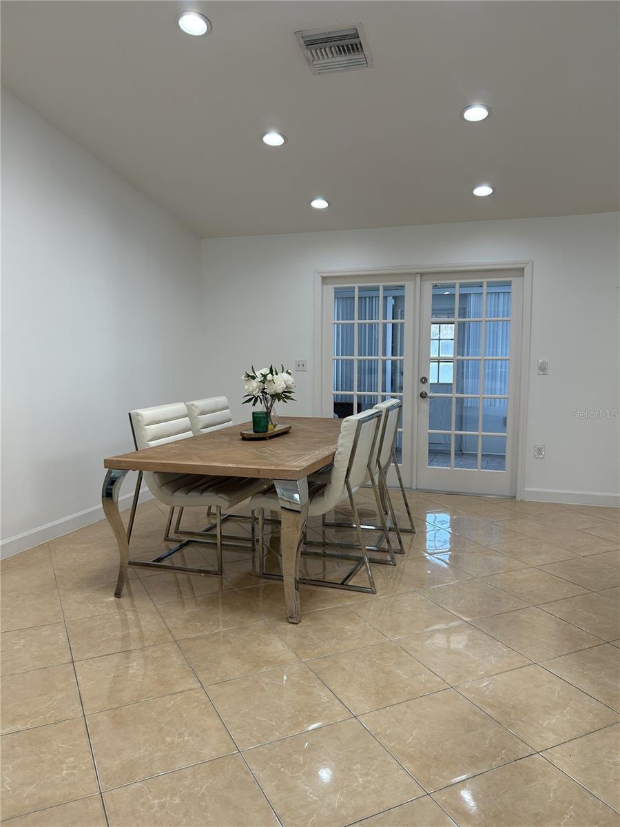 CANOE CREEK WOODS UNIT 10 - Residential Lease