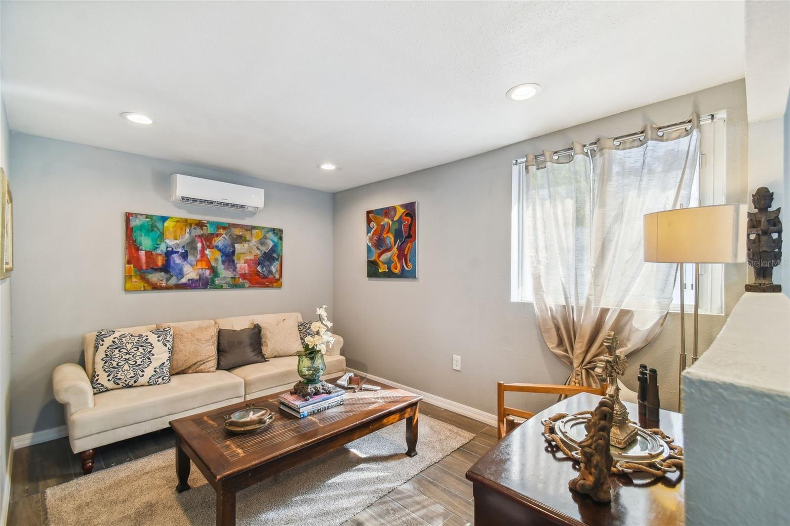 609 W NORTH BAY - Residential