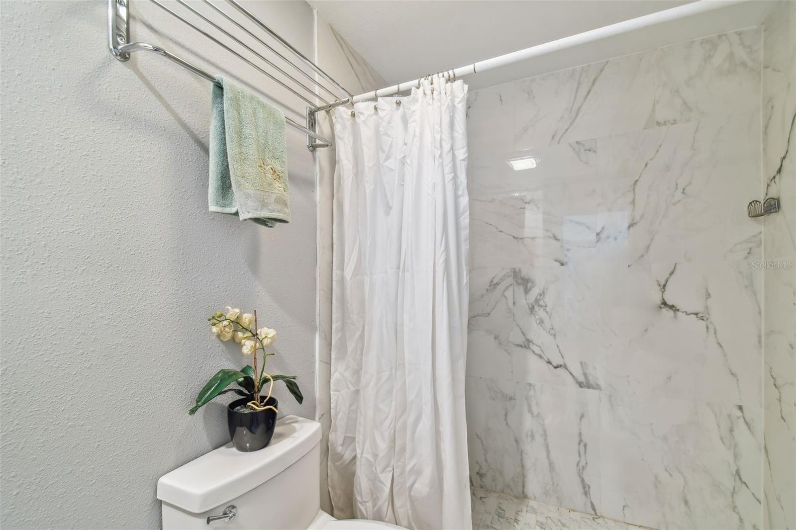 609 W NORTH BAY - Residential