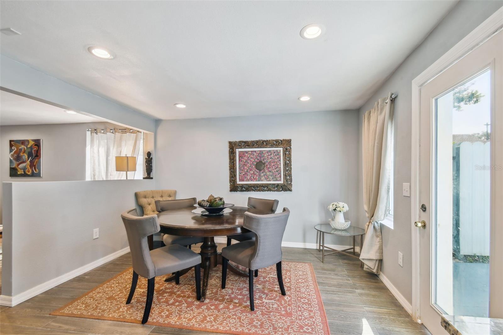 609 W NORTH BAY - Residential