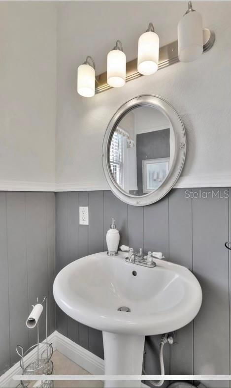 609 W NORTH BAY - Residential