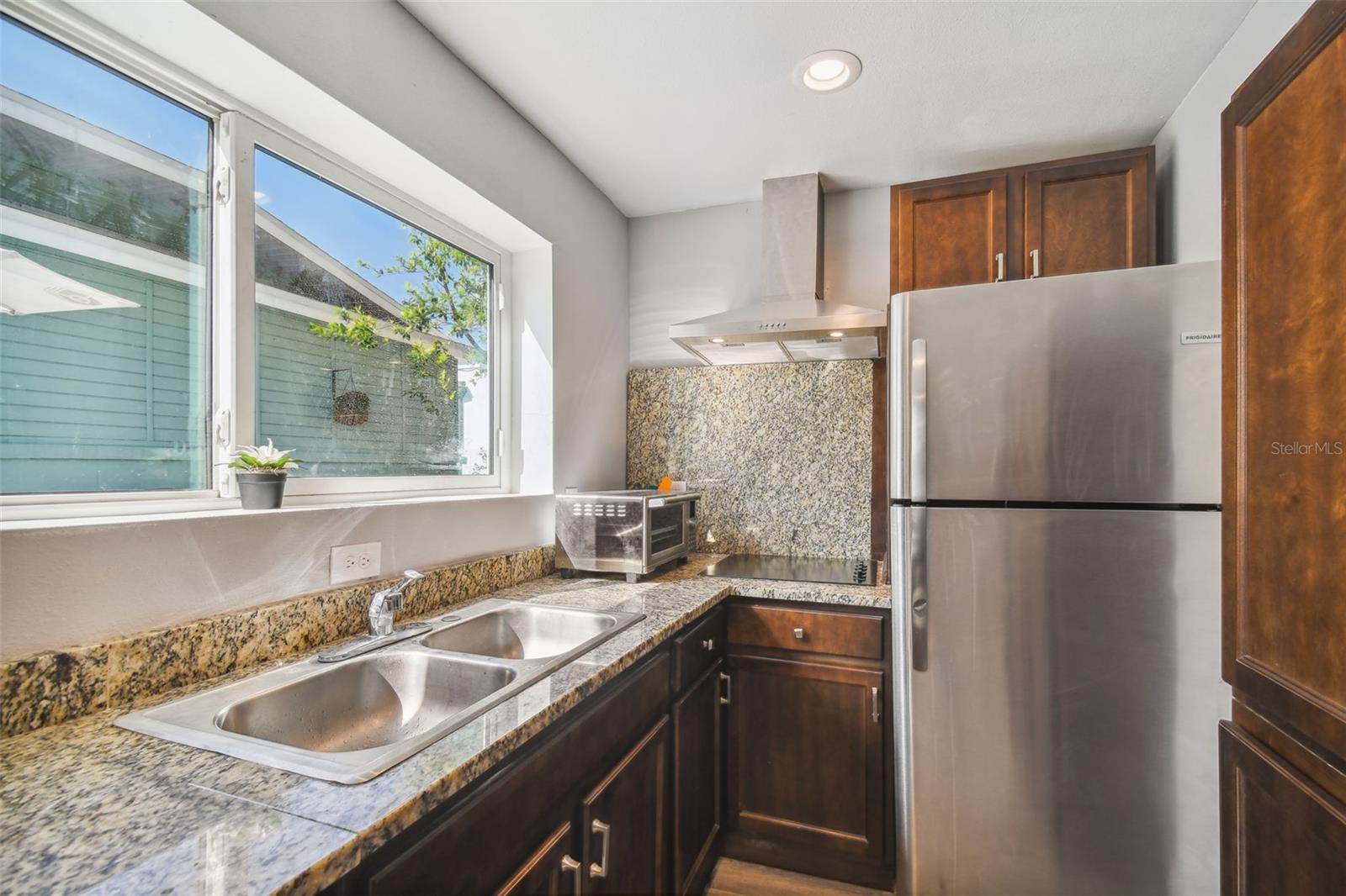 609 W NORTH BAY - Residential