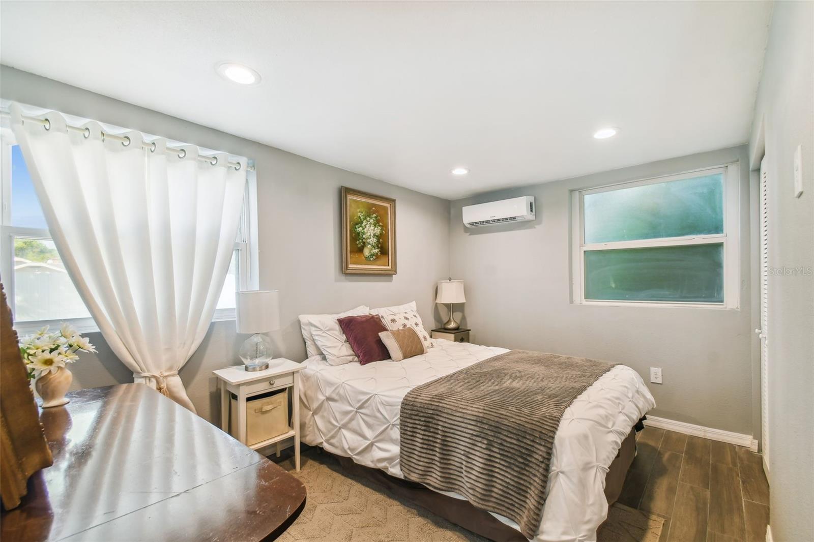 609 W NORTH BAY - Residential