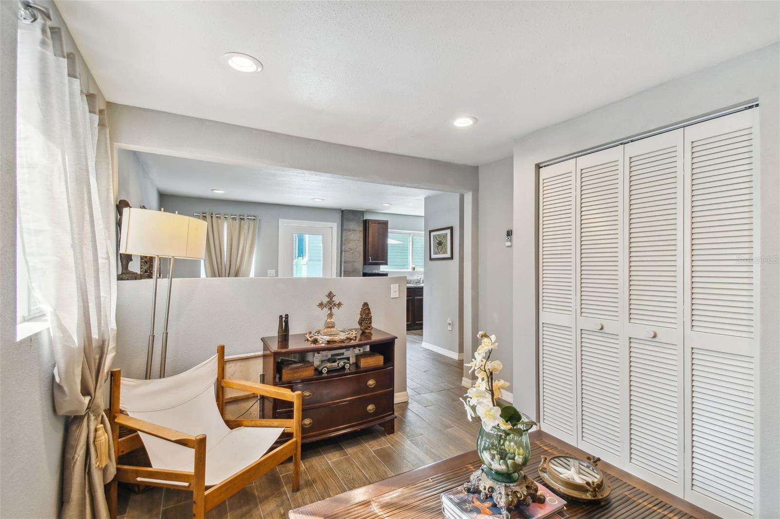 609 W NORTH BAY - Residential