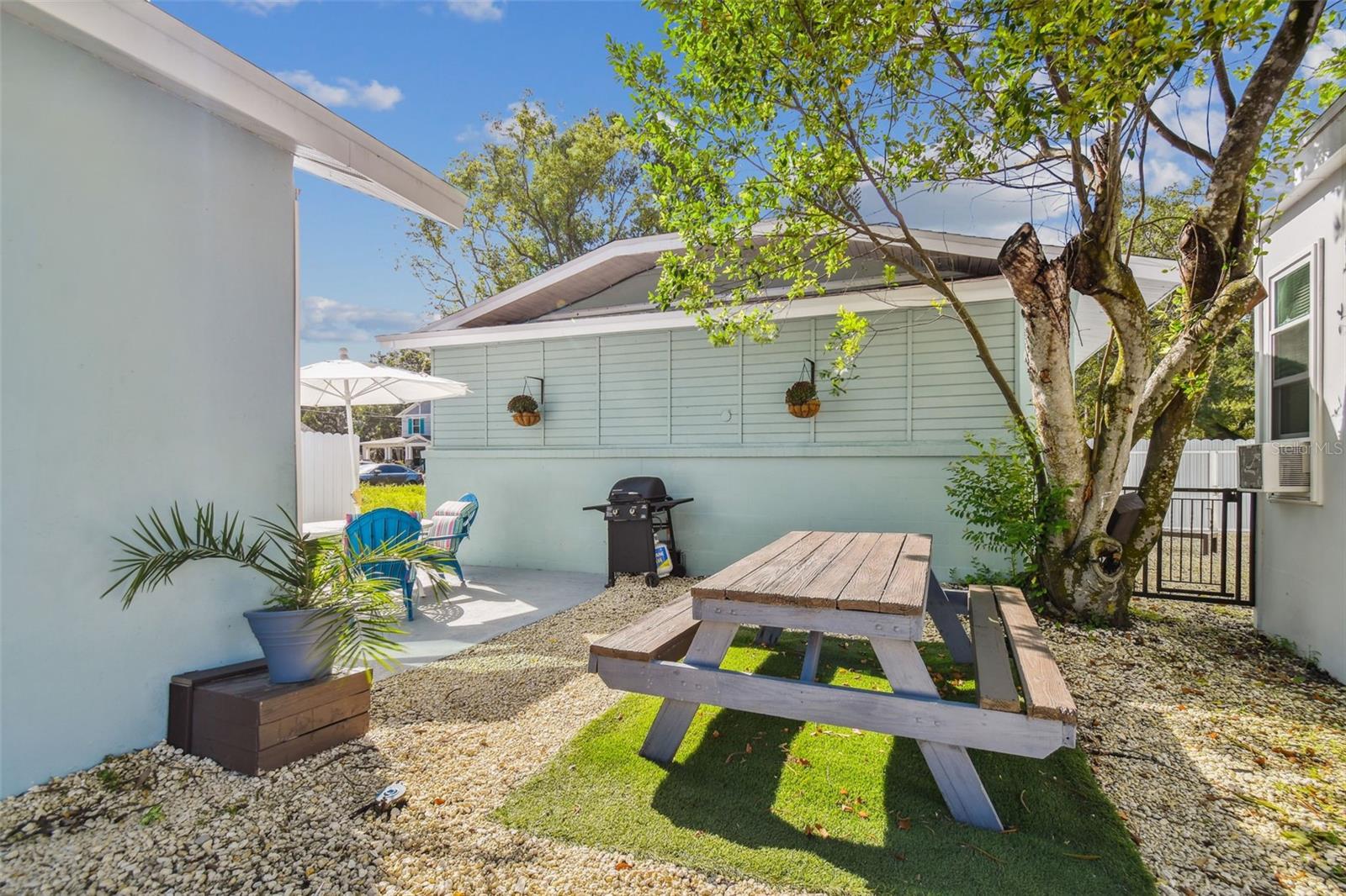 609 W NORTH BAY - Residential