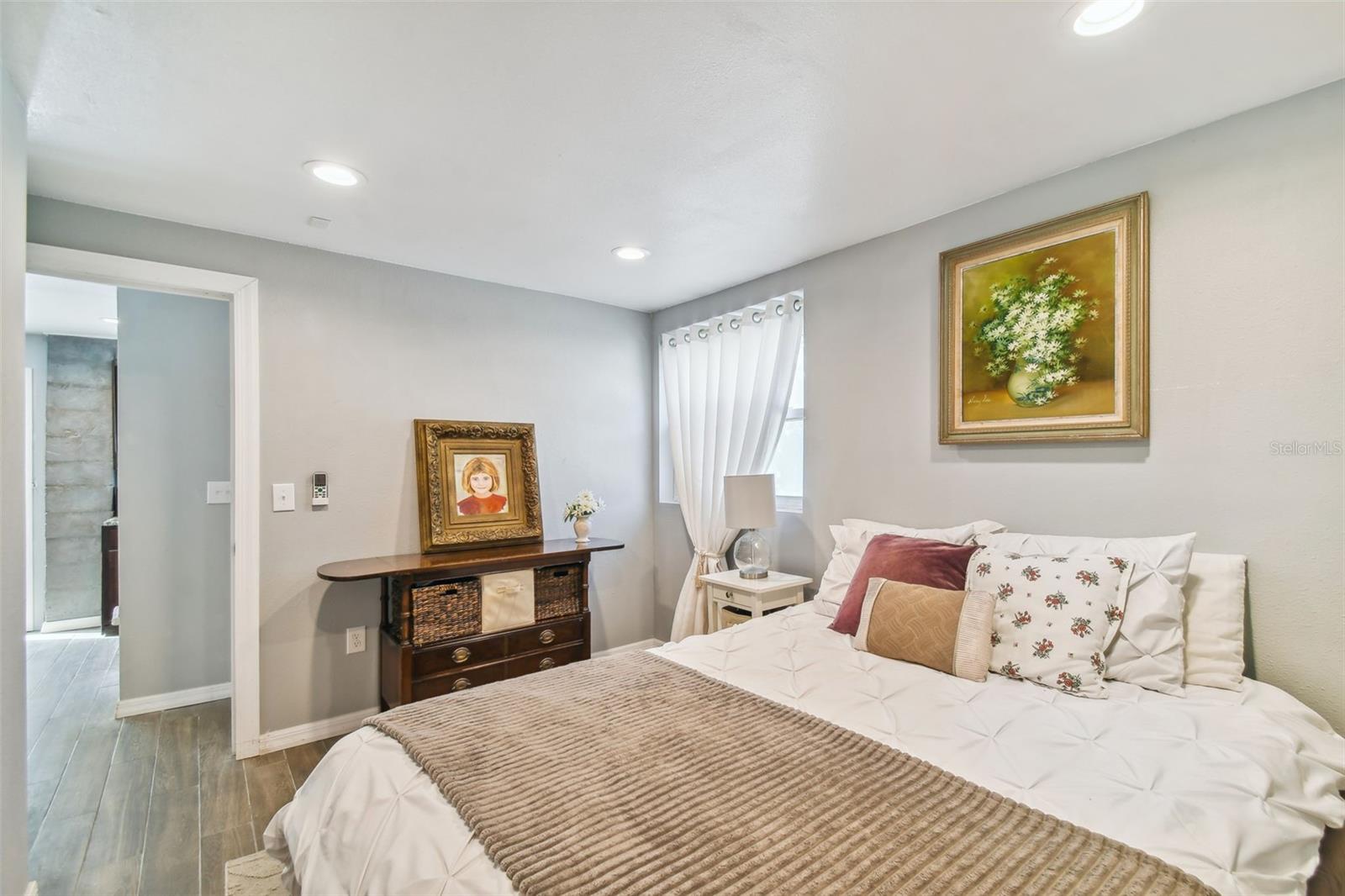 609 W NORTH BAY - Residential