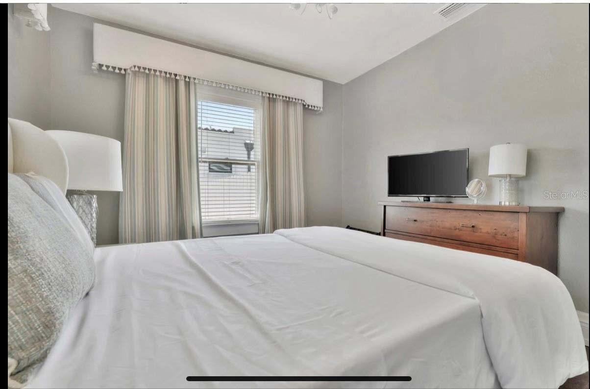 609 W NORTH BAY - Residential