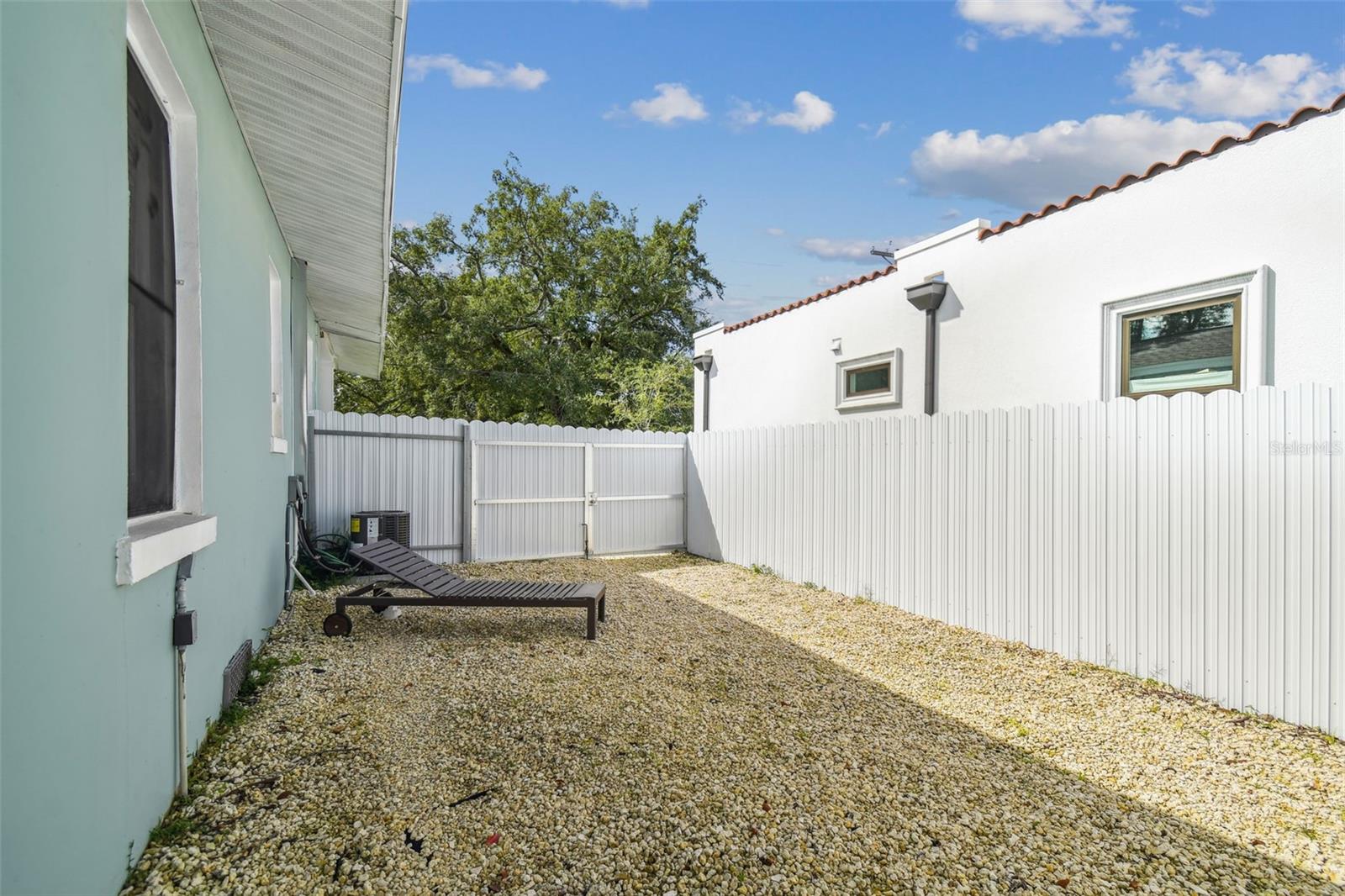 609 W NORTH BAY - Residential