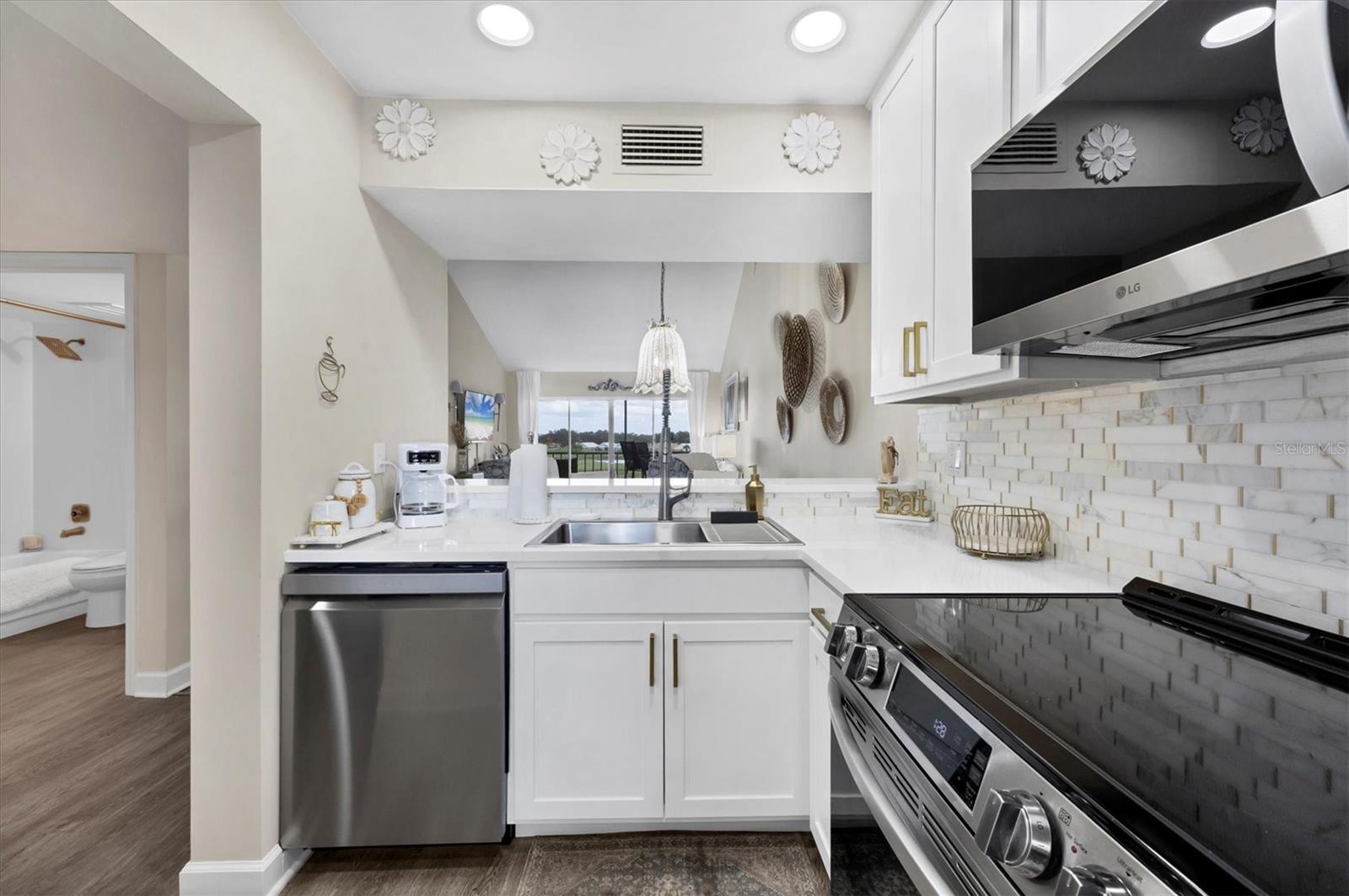 WESTCHESTER GARDENS AT THE PLANTATION - Residential