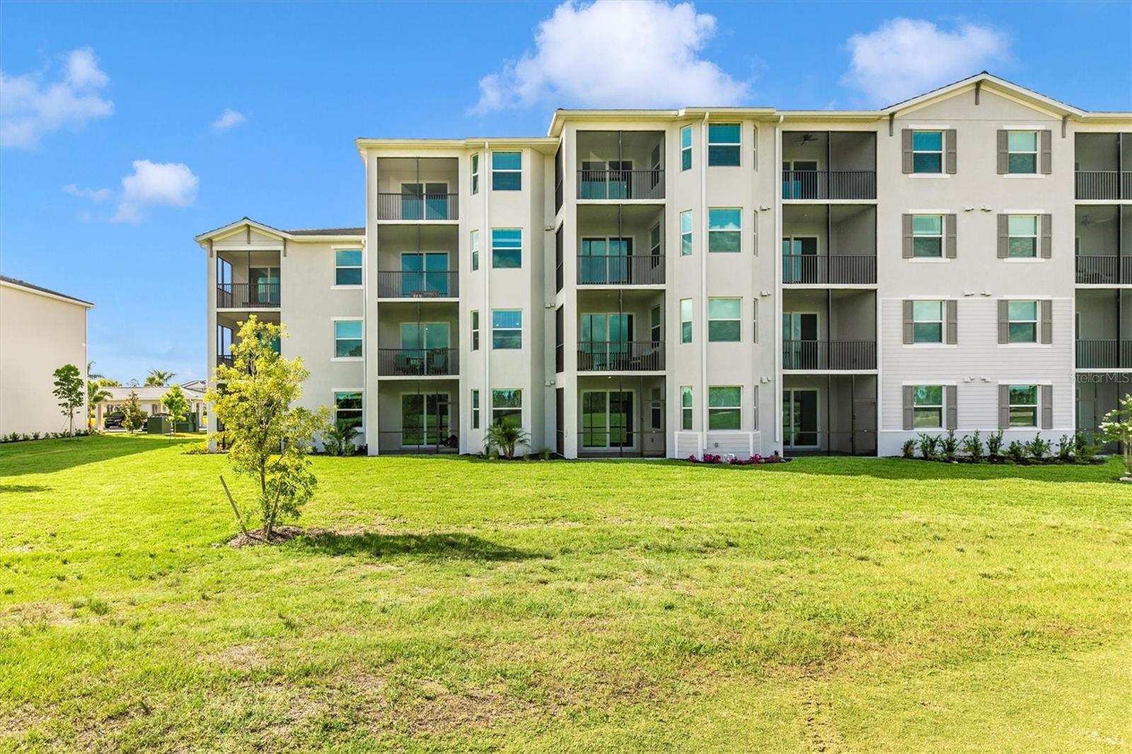 WELLEN PARK GOLF & COUNTRY CLUB - Residential Lease