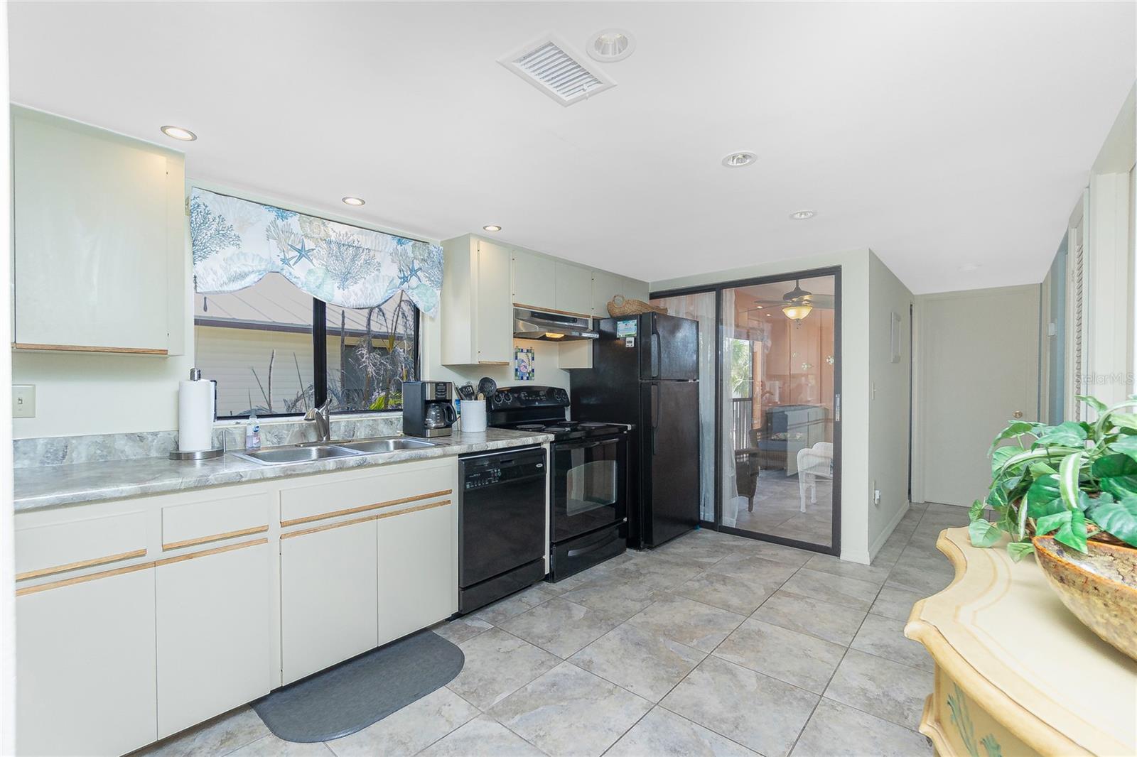 SUNBURST PH 03 - Residential