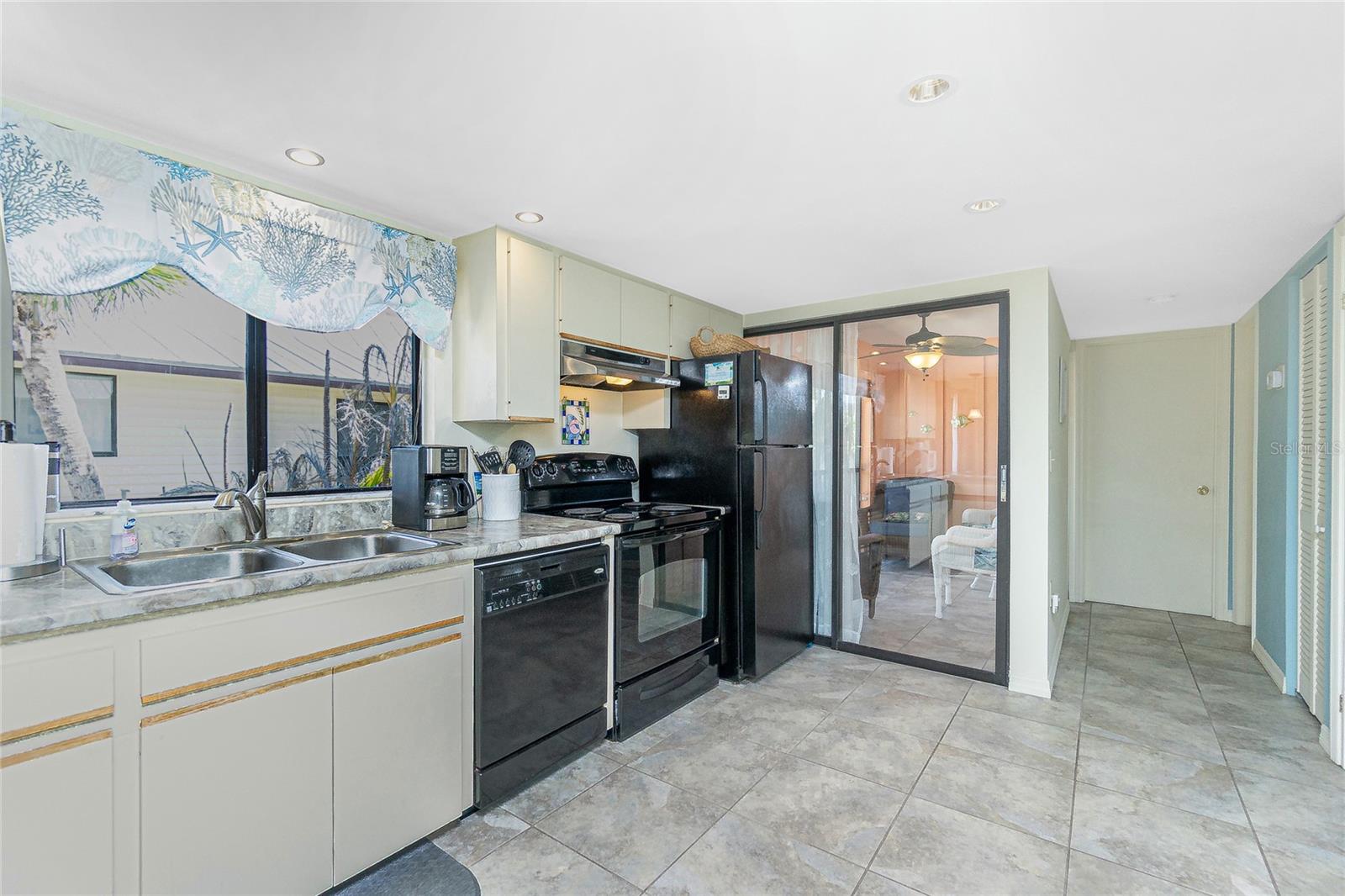 SUNBURST PH 03 - Residential