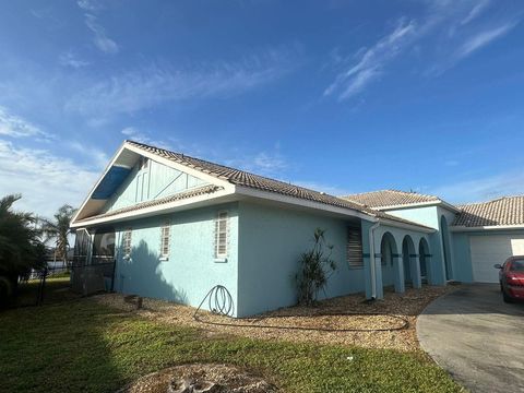 A home in PUNTA GORDA