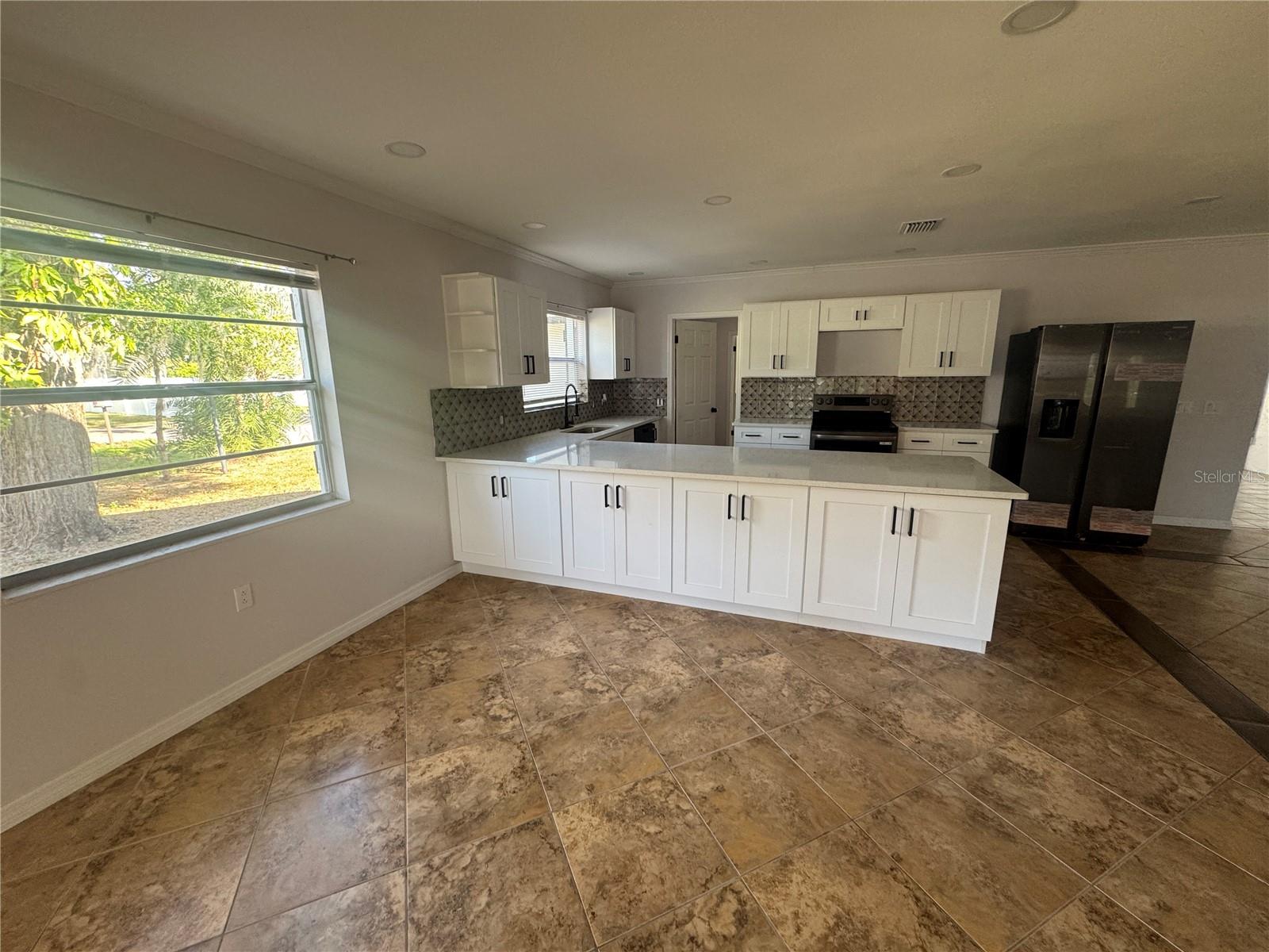 BRANDON SPANISH OAKS SUBDIVISION LOT 1 BLOCK 1 - Residential