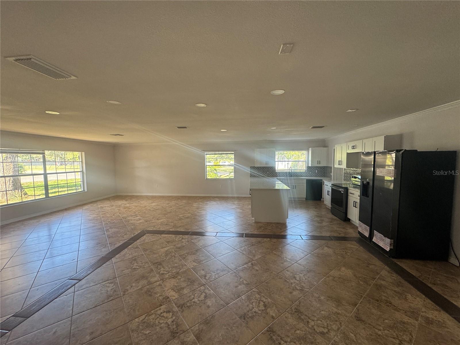 BRANDON SPANISH OAKS SUBDIVISION LOT 1 BLOCK 1 - Residential